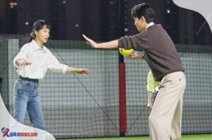 Nonton Drama Crash Course in Romance Episode 12 Sub Indo, Haeng dan Chi Yeol Belajar Bermain Bola!