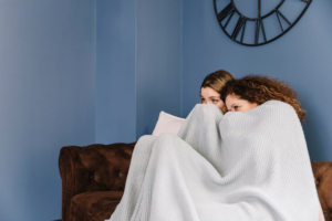 Rekomendasi Throw Blanket Motif Cantik dan Tips Membersihkannya