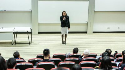 universitas yang bisa kuliah sambil kerja