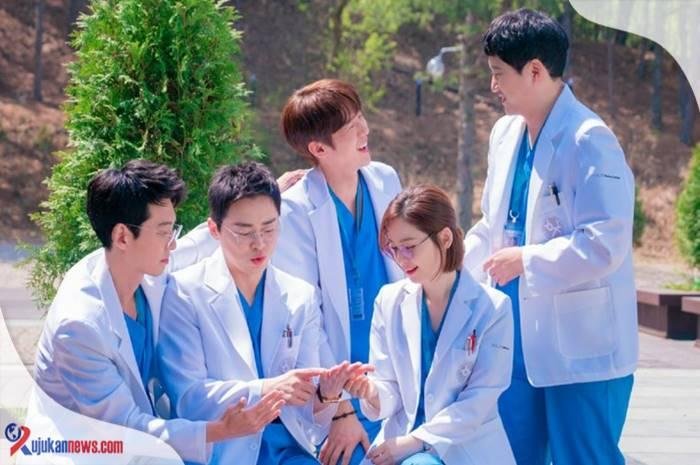 nonton drama Hospital Playlist season 2