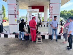 Kanit Tipidter Polres Sinjai Pantau Penjualan BBM Subsidi di SPBU