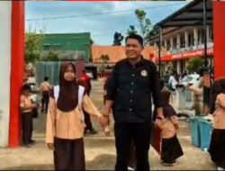 Ambil Rapor Bersama Anak, Ketua DPRD Sinjai Dorong Peran Ayah dalam Pendidikan