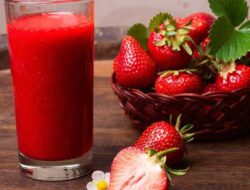 Takjil Berbuka Puasa! Ini Dia 5 Cara Membuat dan Resep Jus Strawberry yang Menyegarkan!