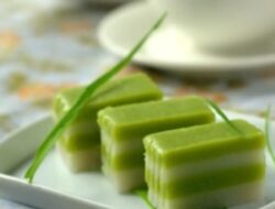 Cocok Ditemani Ngeteh! Resep Kue Lapis Kukus Santan yang Enak Sekali!