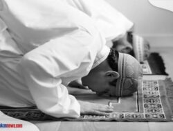 Bacaan Niat Sholat Istighosah Lengkap dengan Artinya, Memohon Ampun dan Pertolongan!