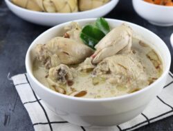 Sajian Spesial Lebaran! Resep Opor Ayam Putih yang Simple dan Mudah Dibuat!