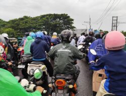 Barombong Macet Total, Polisi Lalin Tak Tampak