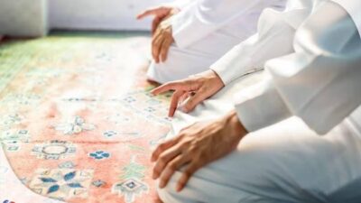 jelaskan hikmah salat Jumat
