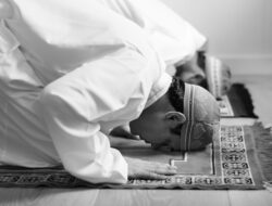 4 Tips Agar Istiqamah Dalam Sholat