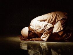 Pertanyaanya, Sholat Tarawih Sendiri di Rumah Apa Boleh? Simak Penjelasannya Berikut Ini!