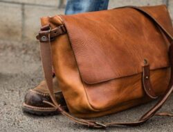Mau Awet dan Seperti Baru Beli? Ini Dia 4 Cara Merawat Tas Kulit yang Simple dan Sangat Mudah!