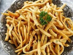 Resep Kue Bawang Mama Fuji yang Simple dan Mudah Sekali Dibuat! Coba Sendiri Di Rumah Ya!