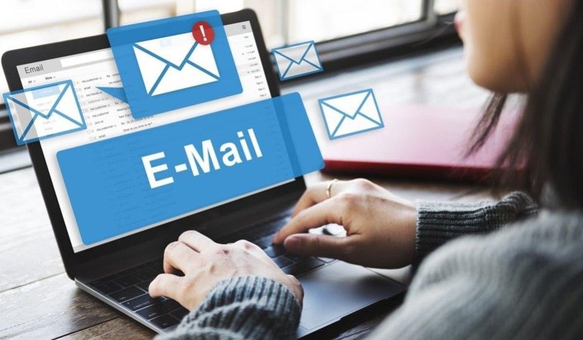 email bisnis professional