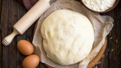 adonan roti yang sudah diberi khamir