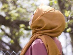 Coba Biasakan Hal Ini! 5 Cara Merawat Rambut Smoothing Bagi Perempuan yang Berjilbab