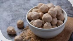 7 Cara Bikin Bakso Sapi yang Kenyal dan Enak, Gak Bisa Masak Gak Masalah!