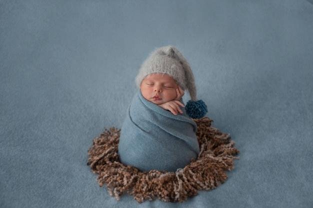 menggendong bayi