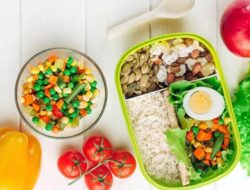 Jauh Lebih Hemat, 4 Resep Bekal Makan Siang di Kantor Yang Simple!