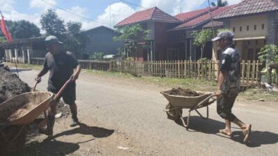 Kadus Paranglompoa Pimpin Warga “Sabtu Bersih”, Dukung Program Gowa Annangkasi
