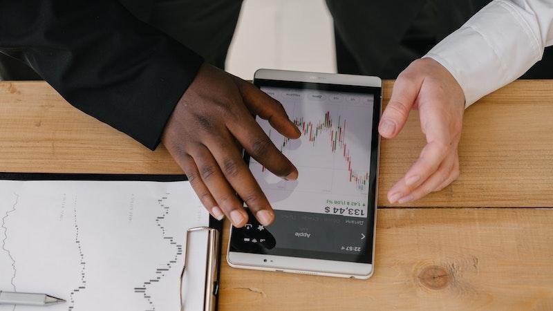 apa itu kompensasi dalam trading