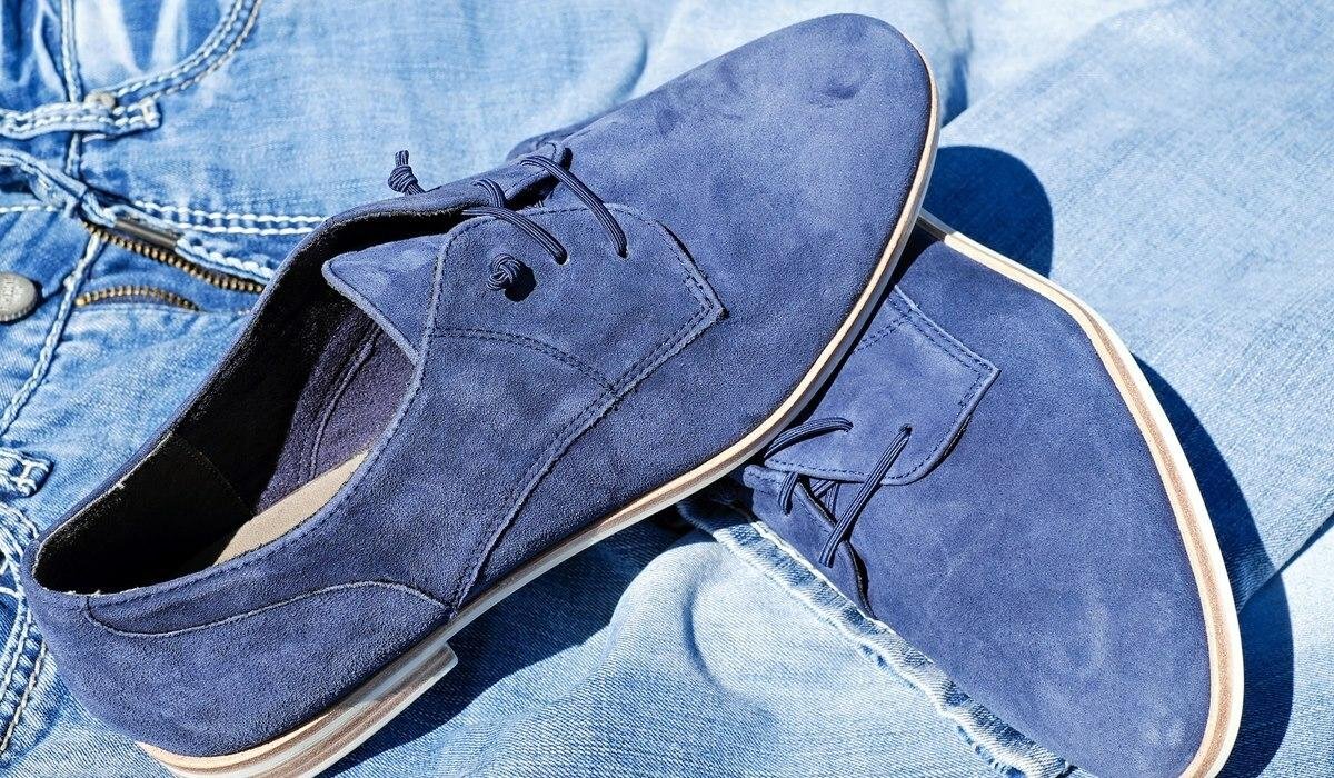 cara membersihkan sepatu beludru