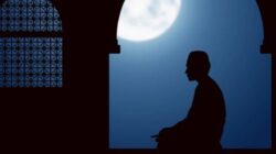 Tata Cara Sholat Tarawih Jika Dilakukan Sendiri, Lengkap Dengan Bacaan Niatnya!