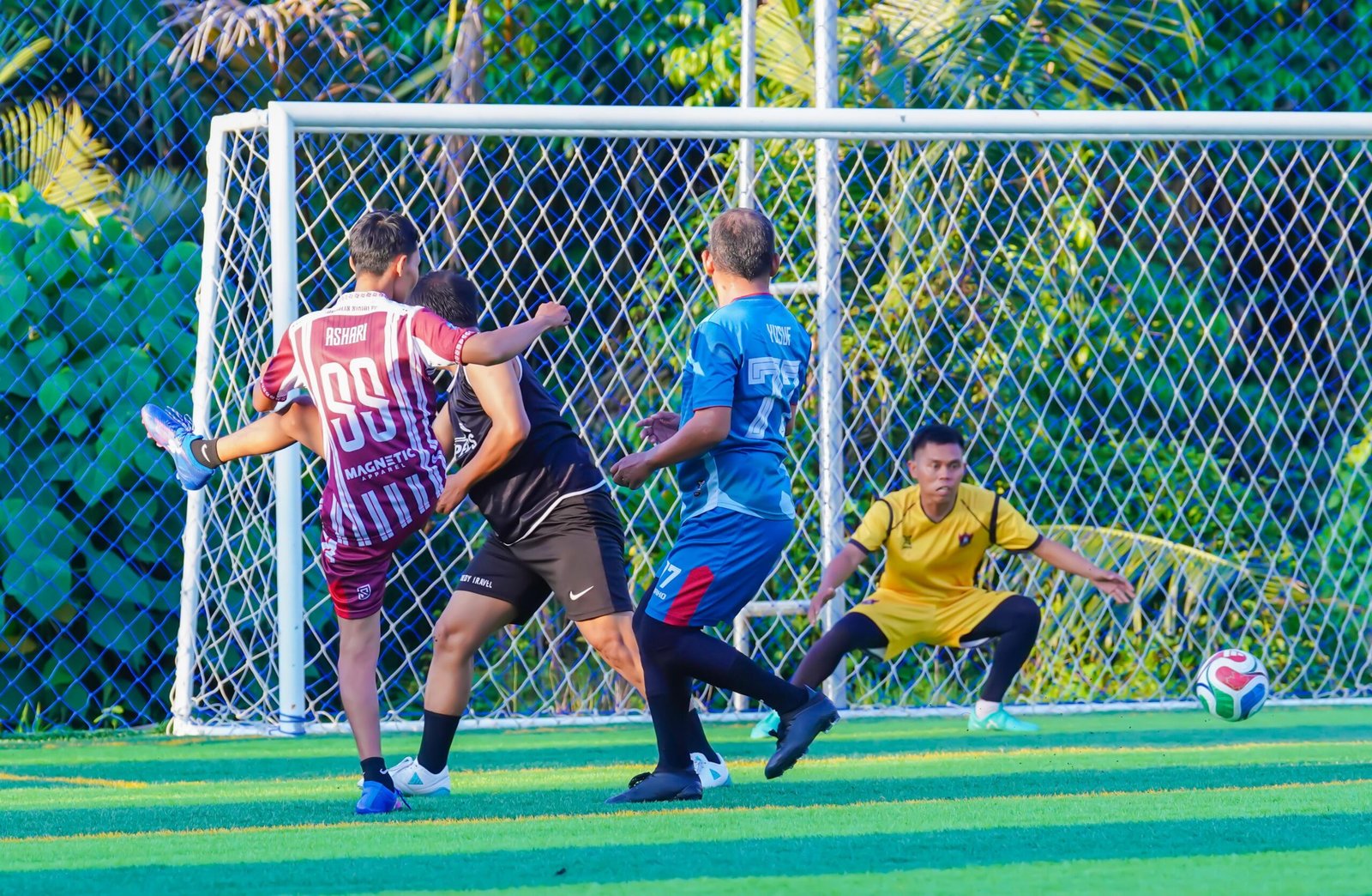Tim Mini Soccer Jurnalis Sinjai FC melanjutkan rangkaian pertandingan persahabatan antar wartawan. Kali ini yang menjadi lawannya adalah Jurnalis Bone. Pertandingan dipusatkan di lapangan MPJ Sinjai, Sabtu (6/6/2026) sore.