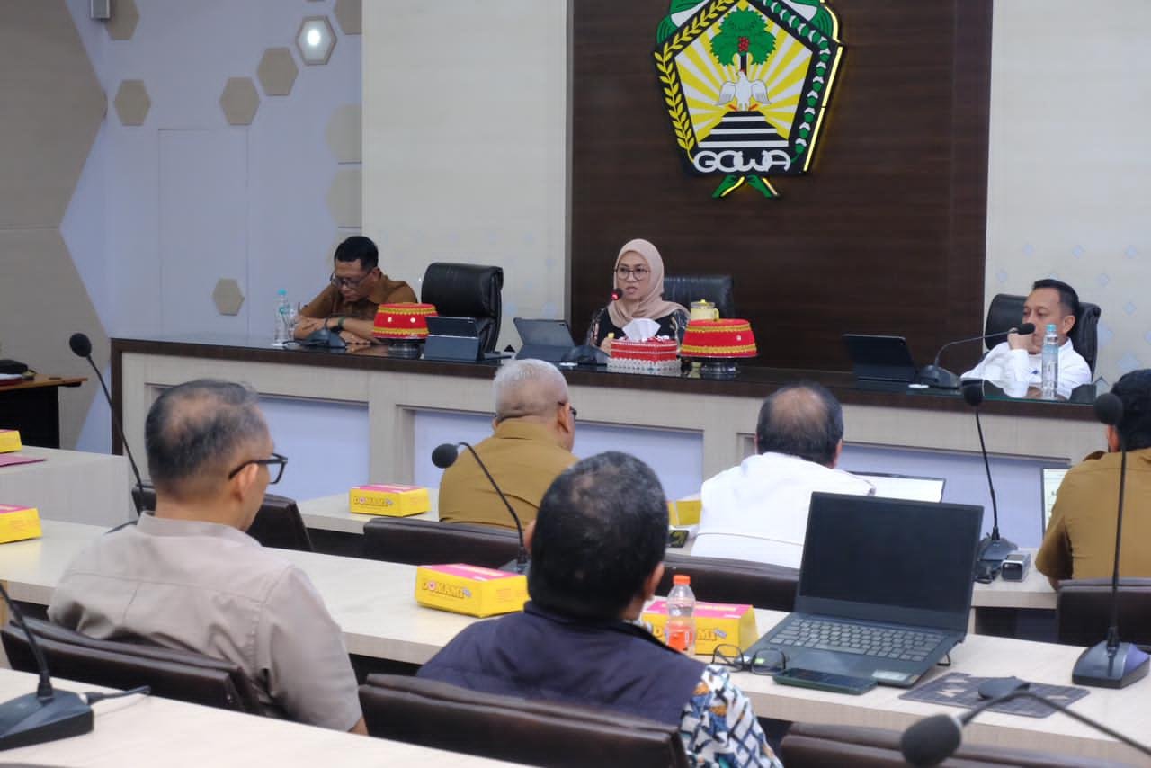 Bupati Gowa Sitti Husniah Talenrang memimpin Forum Penataan Ruang Kabupaten Gowa yang membahas perlindungan lahan pertanian, ketahanan pangan, investasi, dan sinkronisasi tata ruang berkelanjutan di Baruga Karaeng Pattingalloang, Kantor Bupati Gowa.